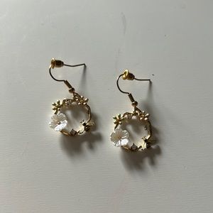 Flower Bee Dangle Earrings